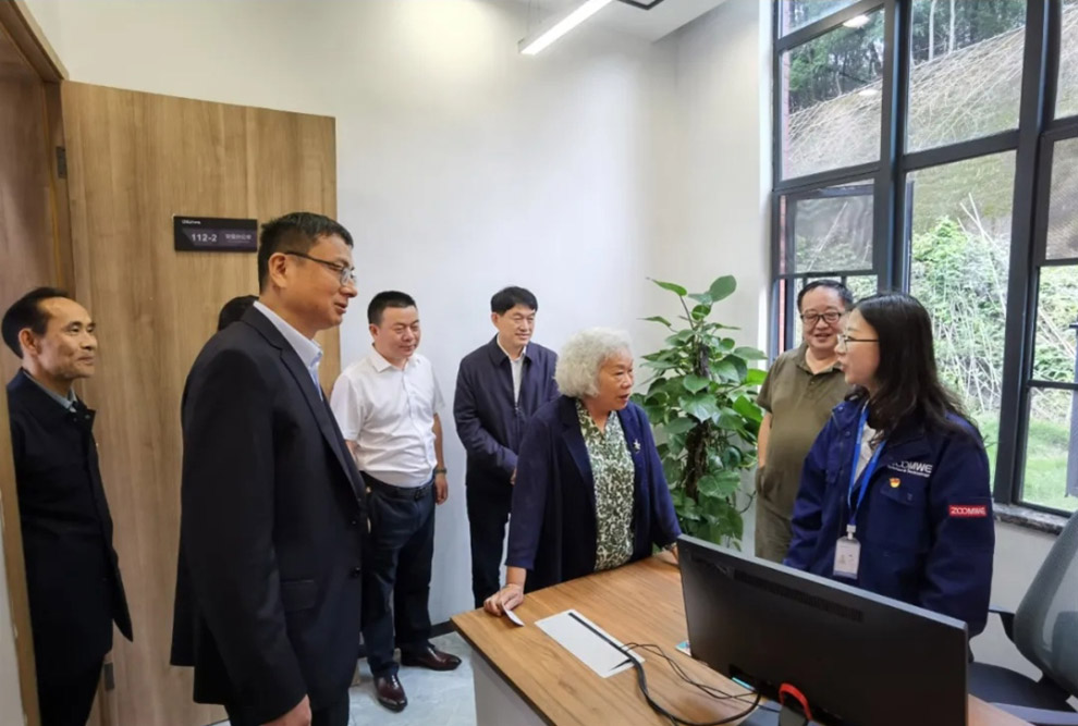 湖南省關(guān)工委調(diào)研組赴中部產(chǎn)業(yè)基地考察  湖南省關(guān)工委調(diào)研組赴中部產(chǎn)業(yè)基地考察