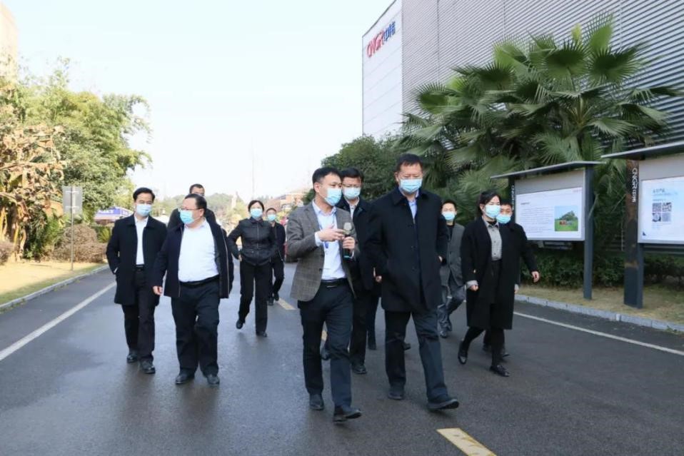 貴州省副省長李睿一行赴西部產業基地調研 貴州省副省長李睿一行赴西部產業基地調研