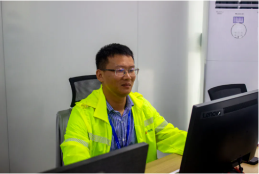 致敬奮斗者| 張學水:爭做拓荒牛 深耕黃土地 致敬奮斗者| 張學水:爭做拓荒牛 深耕黃土地