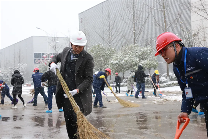 點贊！掃雪除冰，他們是最美的風景