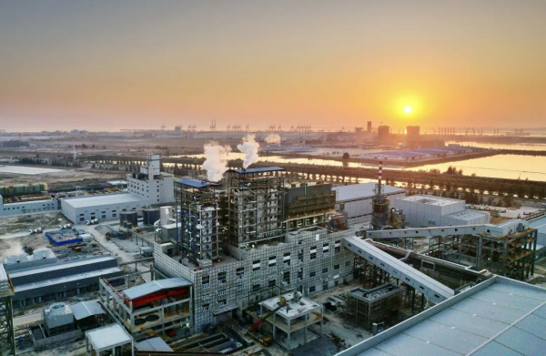 “中外媒體看通道”采訪團走進中偉 參觀前驅體行業(yè)首座“零碳工廠”