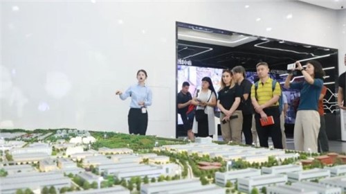 國際媒體第二波！法新社等11家國內外主流媒體采訪中偉