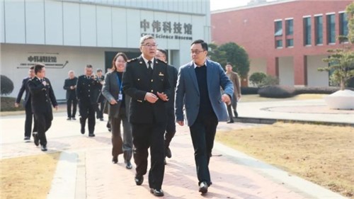 關企共建｜貴陽海關關長、黨委書記龍衛東一行調研中偉銅仁（上市主體）產業基地